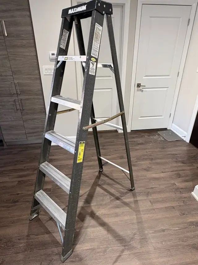 Maximum Fiberglass Step Ladder – 6’6″ Heavy Duty – 250lb Rated in Ladders & Scaffolding in Oakville / Halton Region - Image 5