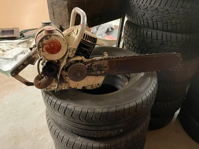 Vintage Chain Saw  in Multi-item in St. Catharines - Image 2