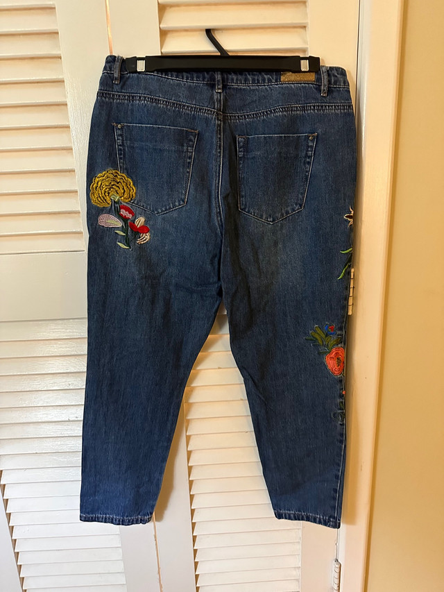 Spring Jeans - Brand Only  dans Femmes - Pantalons et shorts  à Ottawa - Image 3