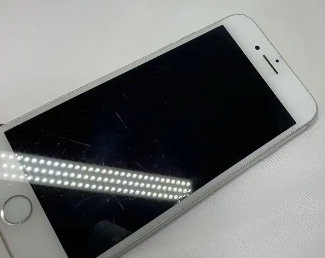 iPhone 8? FOR PARTS in Cell Phones in North Bay - Image 4