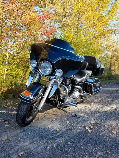 2005 Harley Davidson electra glide for sale. Fuel injected 88 cubic inch with 5 speed transmission w...