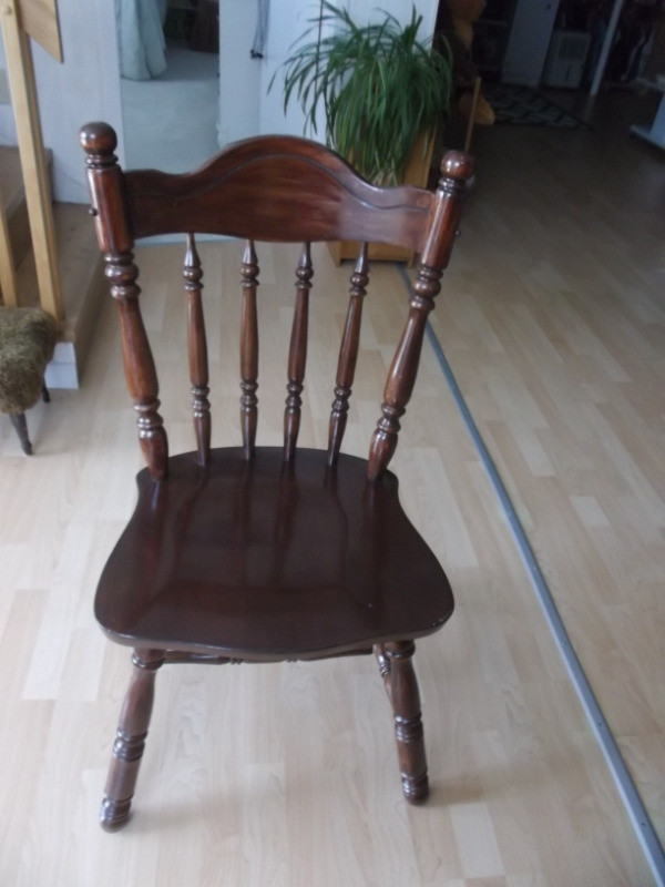 chaise en bois et autre rembourrée | Chaises, Fauteuils inclinables |  Saguenay | Kijiji