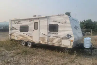 Selling 24' Springdale, 2010, in good condition. Asking $8000. Located in CRANBROOK, BC For more inf...