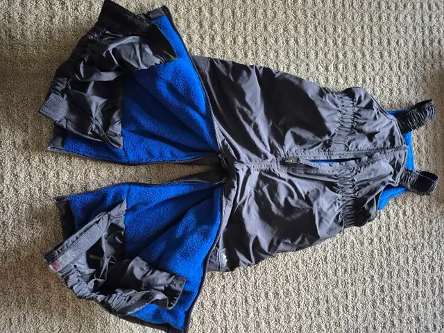 Kids winter jacket and snow pants in Kids & Youth in Edmonton - Image 10