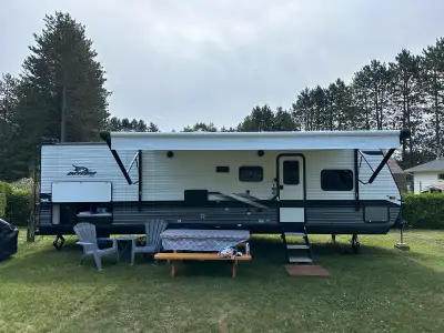 Roulotte Jayco - Jayflight 2022 284BHS Roulotte bien entretenue sous garantie transférable. Auvent p...