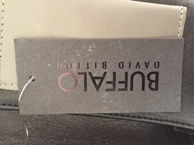 BUFFALO DAVID BITTON MEN'S WALLET WITH SMART PHONE STORAGE in Men's in Downtown-West End - Image 4