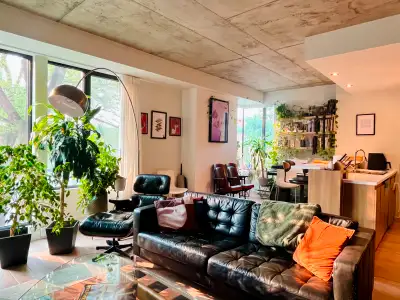 ✨ Bright Corner Unit in Rosemont – Semi-Furnished ✨