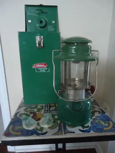 Vintage Coleman Lantern model 335 with storage box from 1971.