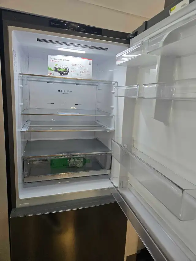 Refrigerateur LG 250$ comme neuf in Refrigerators in City of Montréal - Image 2