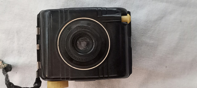 I deliver! Old Antique Vintage Camera in Arts & Collectibles in St. Albert