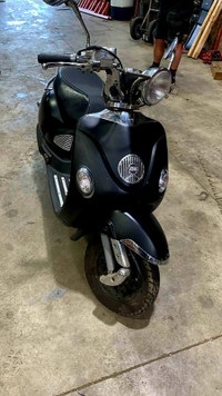 SELLING : AUTOMATIC BIKE / SCOOTER - 2013 VINNY150