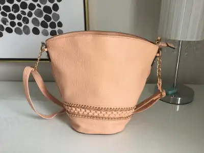 ** NEUF** SAC À MAIN BANDOULIÈRE JESSICA SIMPSONS, View more