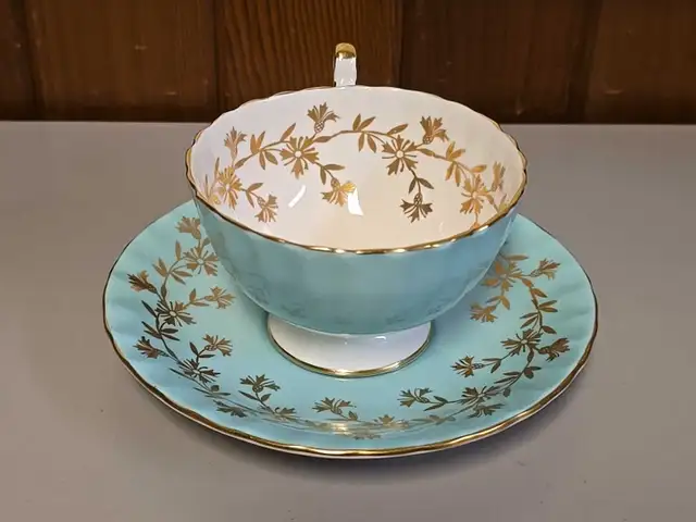 Vintage Aynsley 2312 Turquoise Aqua Blue & Gold Bone China Tea  in Arts & Collectibles in St. Catharines - Image 4
