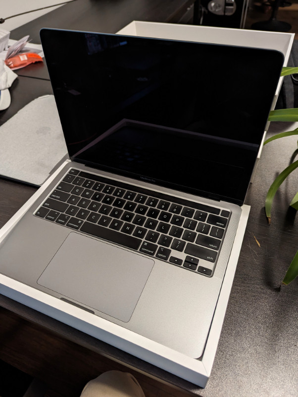 *Excellent* Apple MacBook Pro (13", 32 GB RAM, 1 TB Disk) *Box* in Laptops in City of Toronto - Image 2