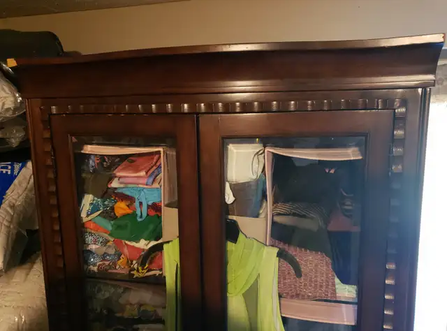 Big Wood Display Cabinet / Curio with Glass Shelves (2 Available in Hutches & Display Cabinets in Mississauga / Peel Region - Image 9