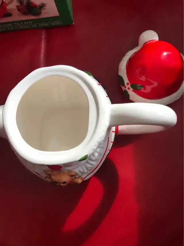 Christmas tea pot in Holiday, Event & Seasonal in Hamilton - Image 6
