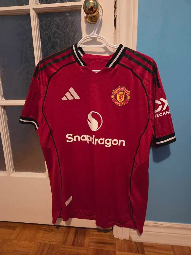 Manchester United Ronaldo Jersey in Soccer in Gatineau - Image 2