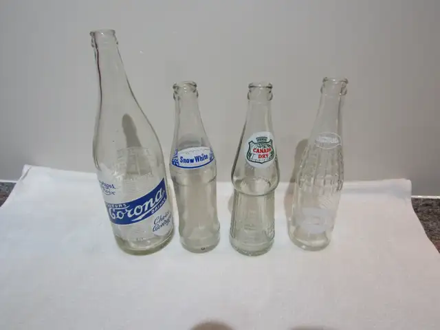 OLD GLASS BOTTLE64519992613891120