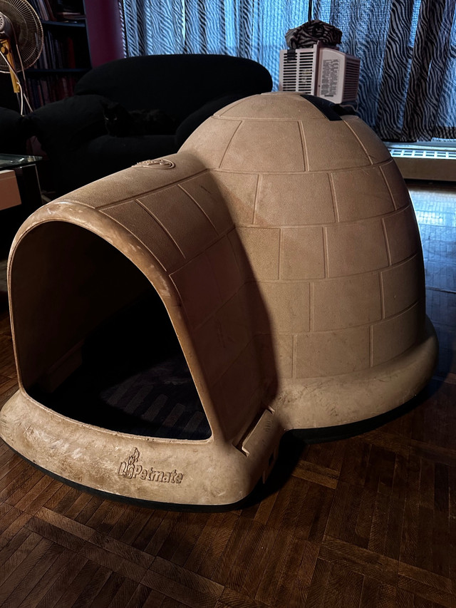 Large Petmate Indigo Dogloo Doghouse  in Accessories in City of Toronto - Image 3