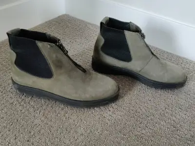 Women's Canadian Santana Leather Winter Boots Shoes - Size 7, View more