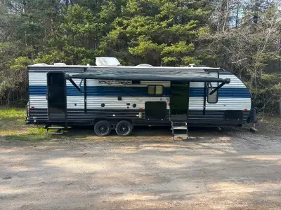 Grey Wolf Cherokee Forest River 2022 Camper Trailer Tri-Color 26Ft 7500 lbs Gearcess Electric Jack S...
