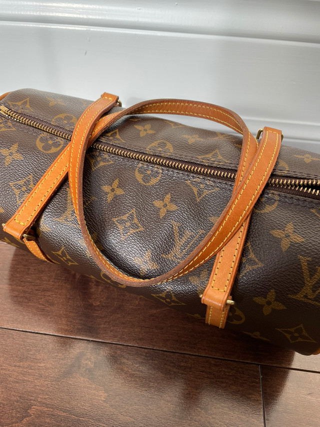 Authentic Louis Vuitton Papillon 26 Purse Bag  in Women's - Bags & Wallets in City of Toronto - Image 2