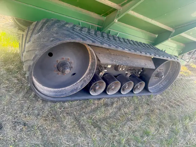 2096 Brent grain cart in Farming Equipment in Brandon - Image 4