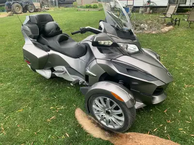 2013 CanAm Spyder. 8,000 km