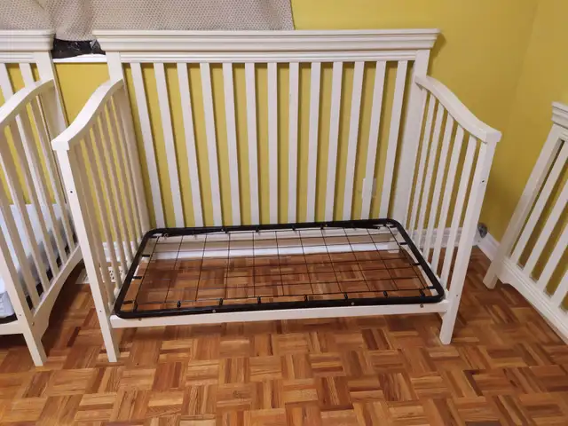2 Identical Convertible cribs Antique White – Cribs for Twins in Cribs in Mississauga / Peel Region - Image 2