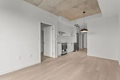 Brand New 1 Bedroom, 1 Bathroom Located in Mount-Royal