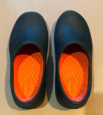 Crocs LiteRide work clogs Women's size 7, View more