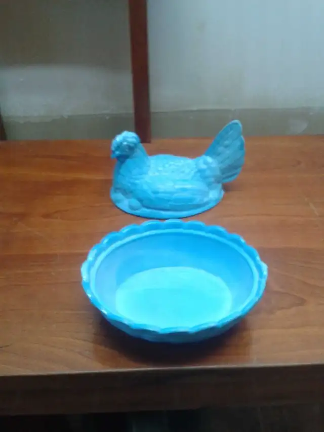 Bonbonniere ancienne (poule) in Arts & Collectibles in Sherbrooke - Image 3