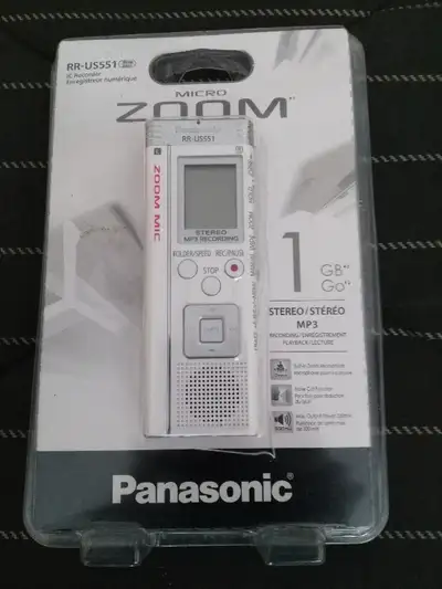 New Open Box Panasonic RR-US551 IC Recorder With 1GB Micro Zoom Mic And Stereo MP3 In Working Condit...