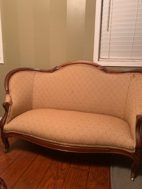 Antique sofa in Couches & Futons in Oakville / Halton Region