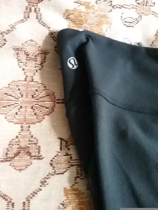 Lululemon Wunder Under Crop Ruffle Black in Women's - Bottoms in City of Toronto - Image 10