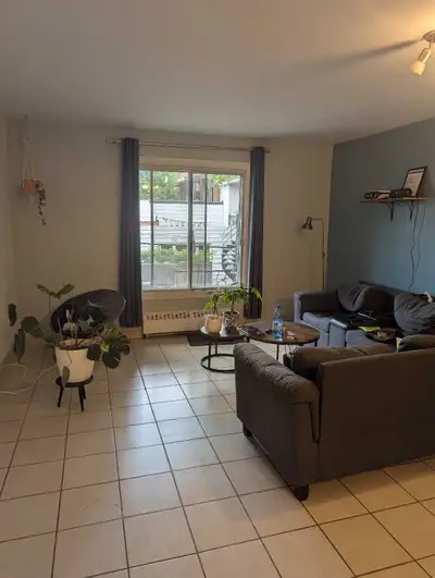 Bonjour à tous Une chambre est disponible dans ma colocation de deux personnes. Chambre non meublée...