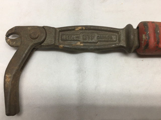 Antique NOS ETF Tool Cast Iron 3775 Forged Steel Nail Puller in Electrical in St. Catharines - Image 2