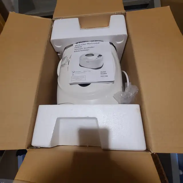 Black & Decker 3lb bread maker. Like NEW.535727084845803522