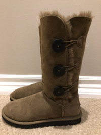 UGG Bailey Button Triplet size 5