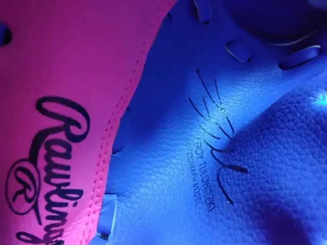 Worth Bat & Rawlings Glove in Baseball & Softball in City of Toronto - Image 7