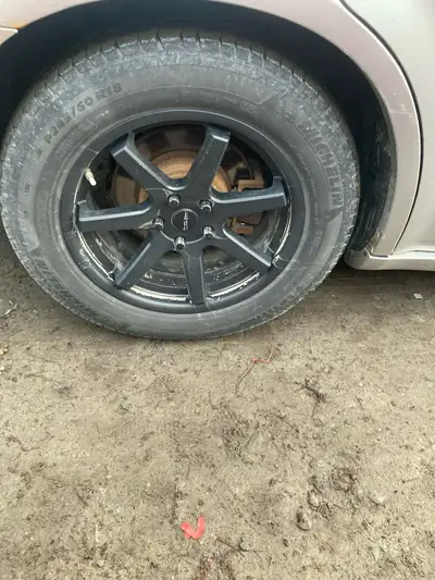 Set of 4 18” 5x114.3 rims 72mm bore currently on a 300 fits 100’s of vehicles comes with 2 sets down...