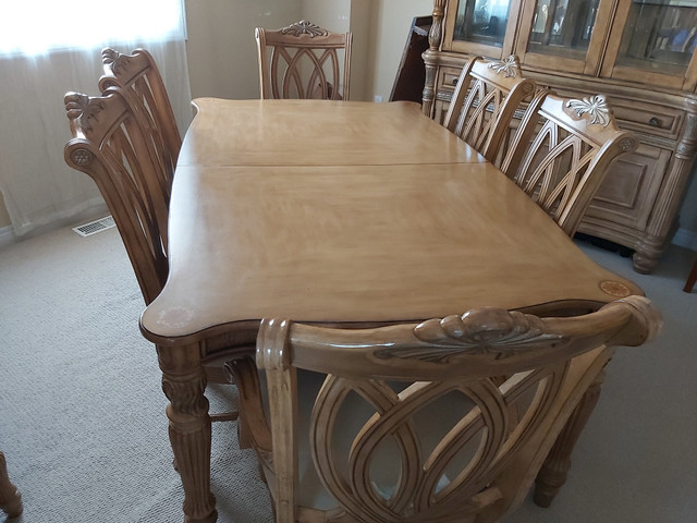 Solid oak dining table with 8 chairs | Dining Tables & Sets | Hamilton |  Kijiji