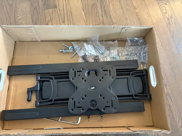 TV Wall Mount in Video & TV Accessories in Ottawa - Image 2
