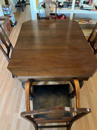 Antique wooden dining room table and 6 chairs 