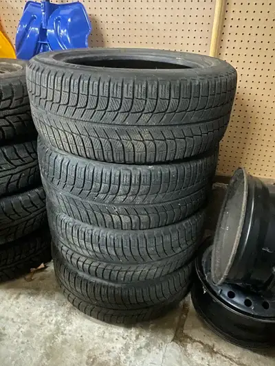 Good condition set of 4x snow tires 225/50R17 Michelin X-Ice winter tires DOT 25th week of 2018 $300...