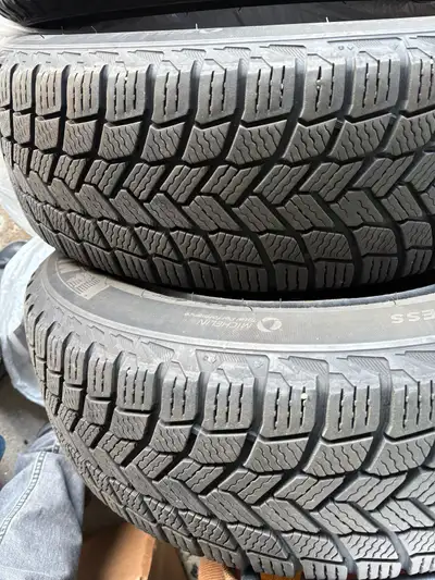 Selling a set of Michelin winter tires mounted on rims. Used for one winter only, in good condition,...
