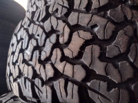 4 pneus d'été lt 245/70r17 bf Goodrich en très bon état 