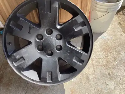 I have 4 black 20 inch rims with bolt pattern 6 x 139.7 with tpms sensors .asking $ 550 obo.