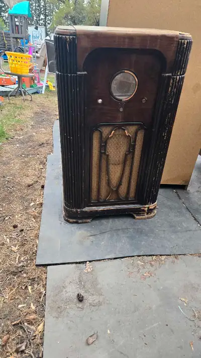 Delivery included in price for Edmonton 200 Obo Damage showed in last pics otherwise in really good...