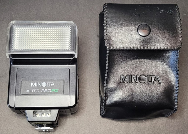 Vintage Minolta Auto 280PX Shoe Mount Flash and Case in Cameras & Camcorders in Winnipeg